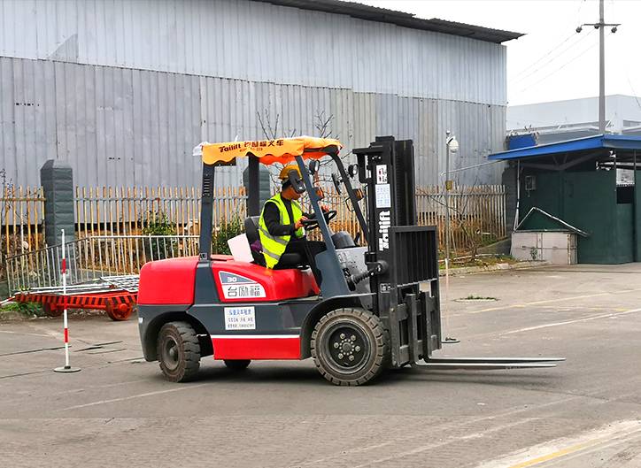 成都凯奇职业技能培训学校最近的地铁站是那